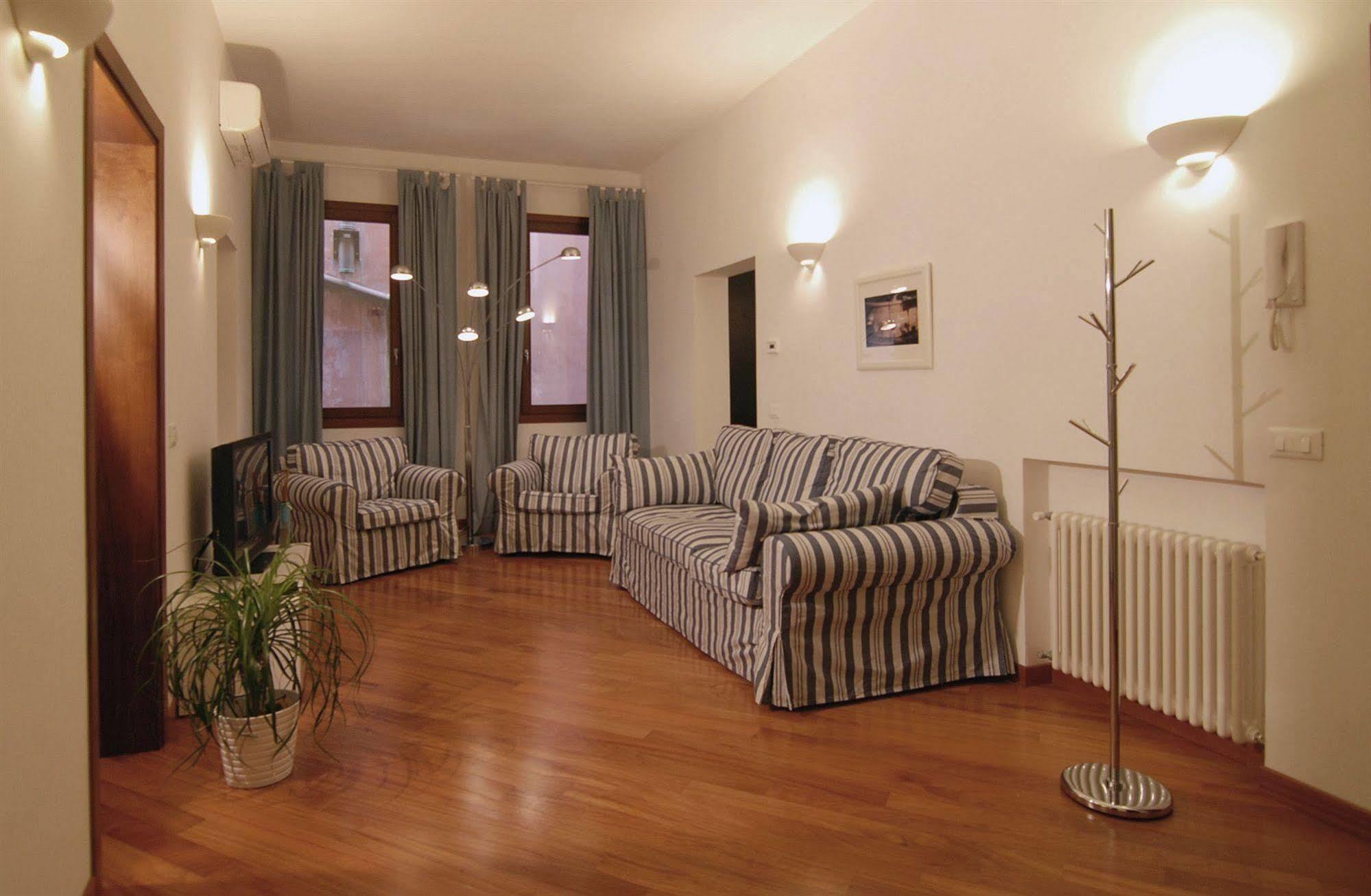 Sarai Apartments Венеция Экстерьер фото